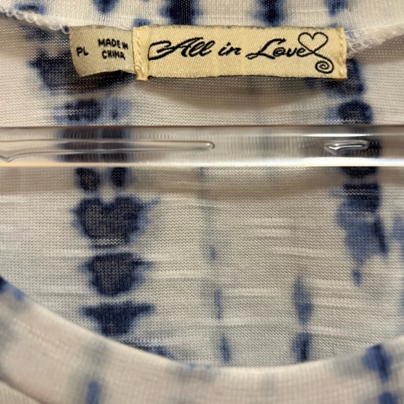 All In Love Blue and White Short Sleeve Top Size Large Petite - Picture 3 of 5